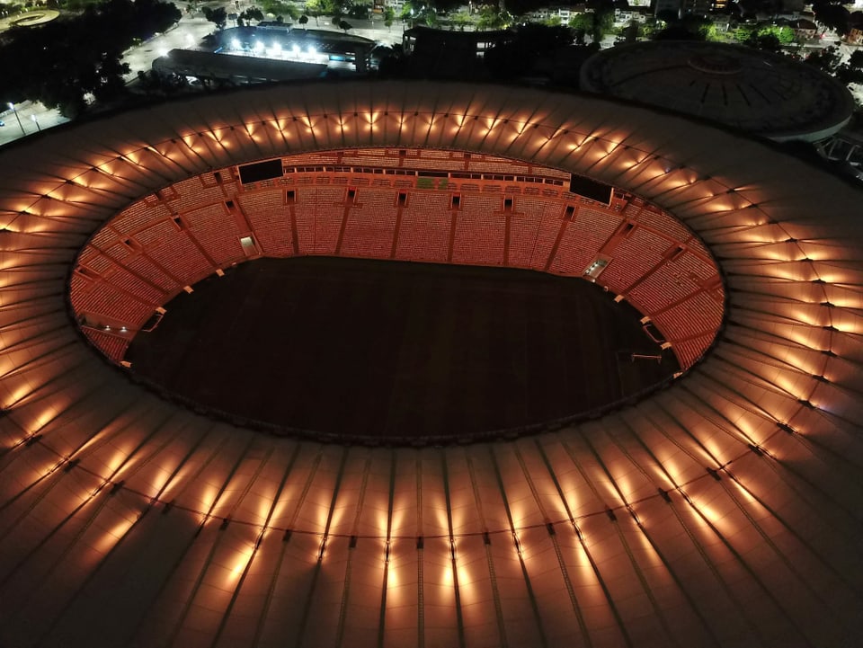 Hell erleuchtetes Maracana-Stadion