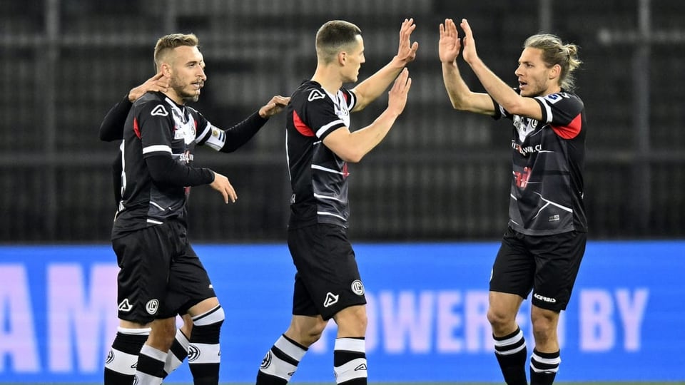 Wollen auch im Wallis jubeln Die Lugano-Spieler.