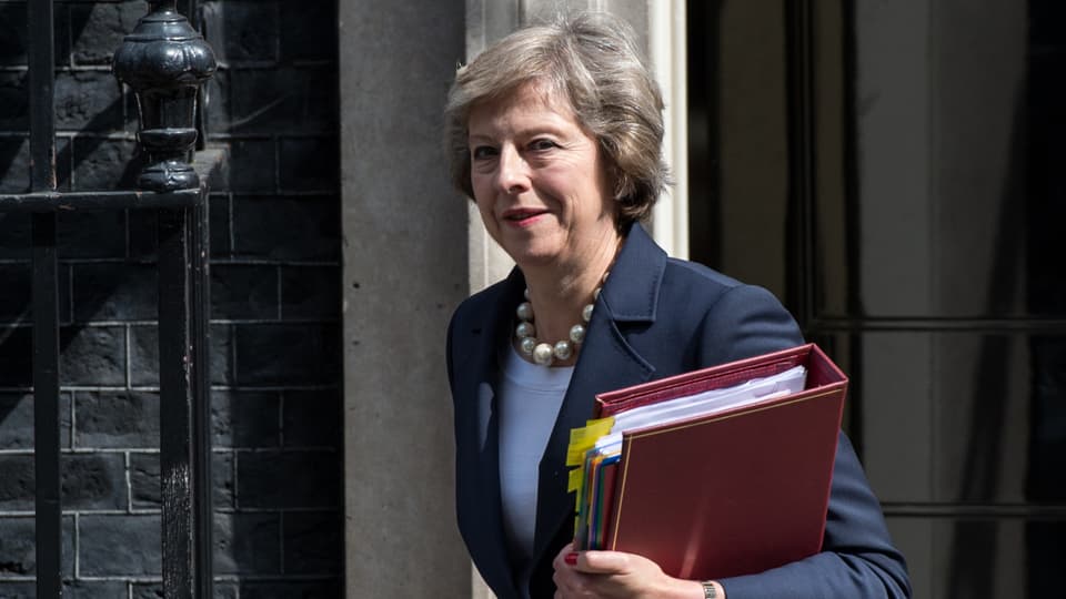 Theresa May beim Verlassen der Downing Street.