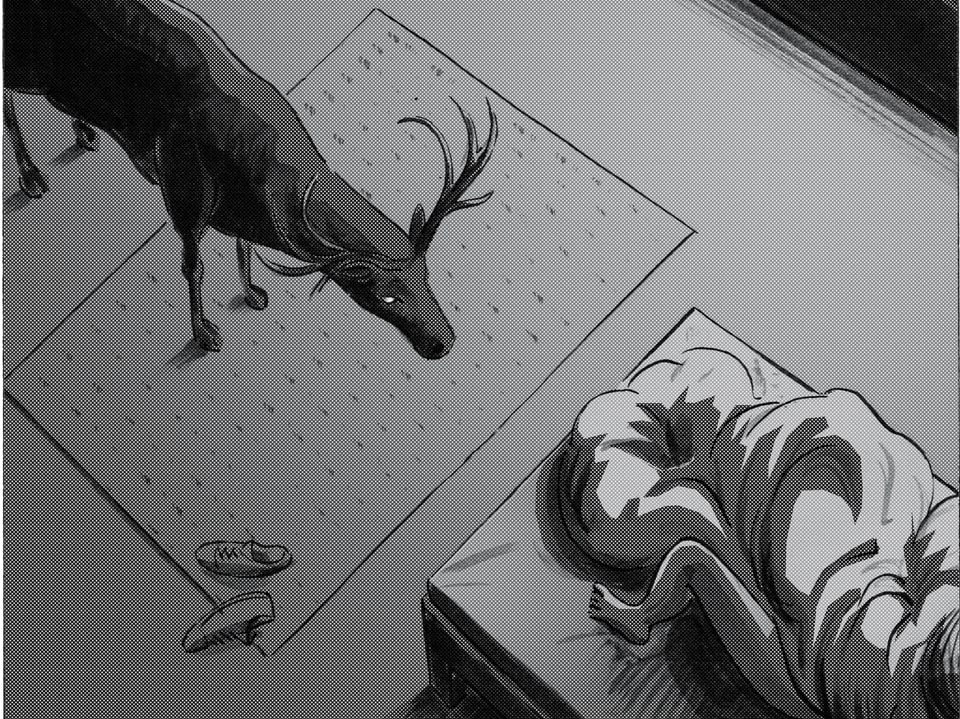 Ein Hirsch steht auf einem Teppich vor einem Bett. Im Bett eine Frau.