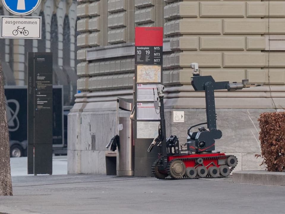 Polizeiroboter im Einsatz.