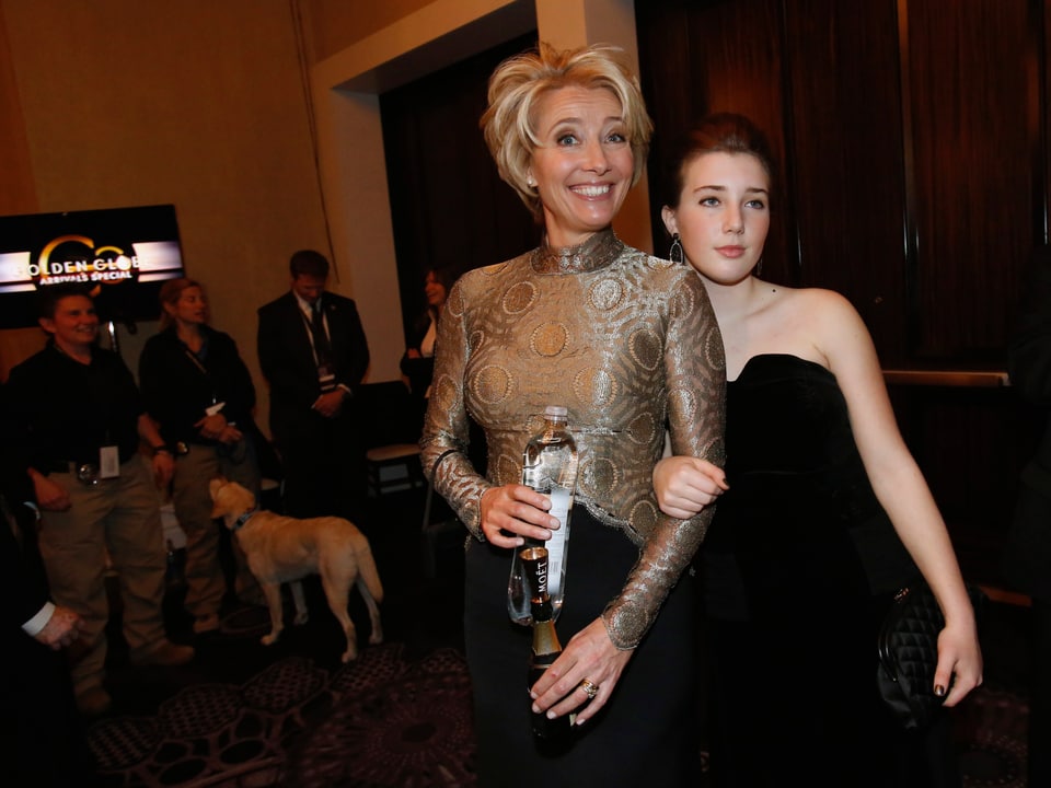 Schauspielerin Emma Thompson posiert mit Tochter Gaia für die Kamera.
