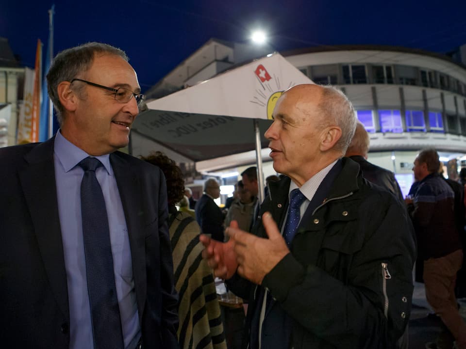 Guy Parmelin zusammen mit Ueli Maurer an einer SVP-Partei-Veranstaltung in Montreux.