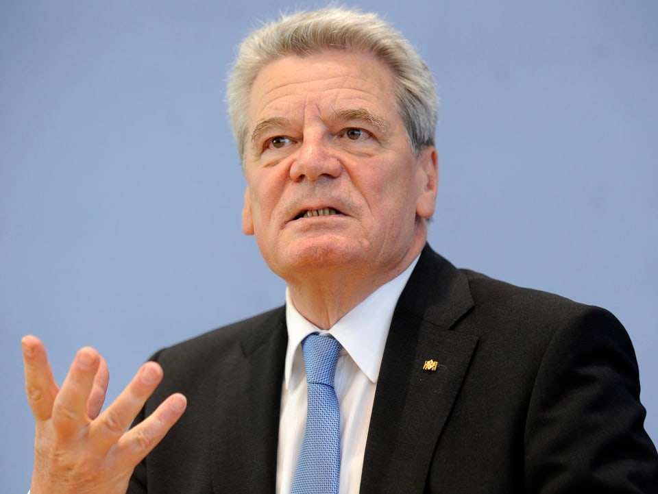 Gauck gestikuliert