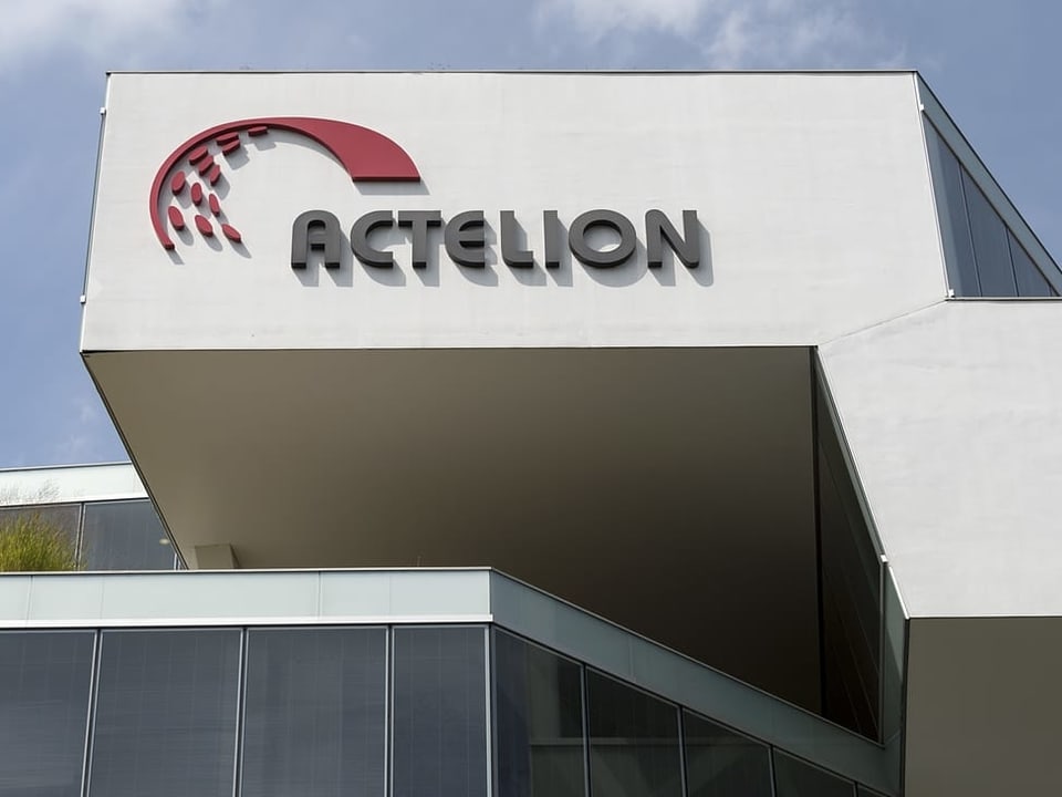 Actelion-Logo auf Fassade