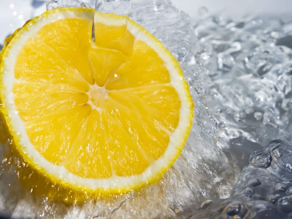 Zitrone mit Wasser überspühlt.