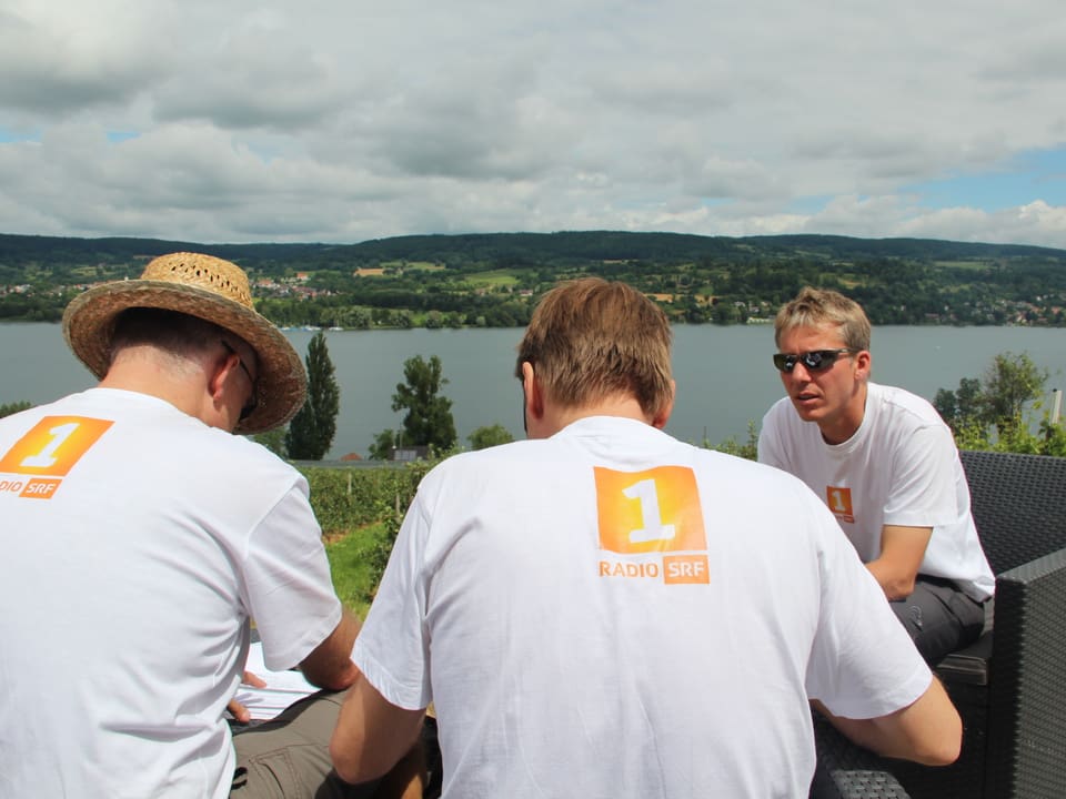 Freiluft-Sitzung der Produzenten mit Blick auf Bodensee.