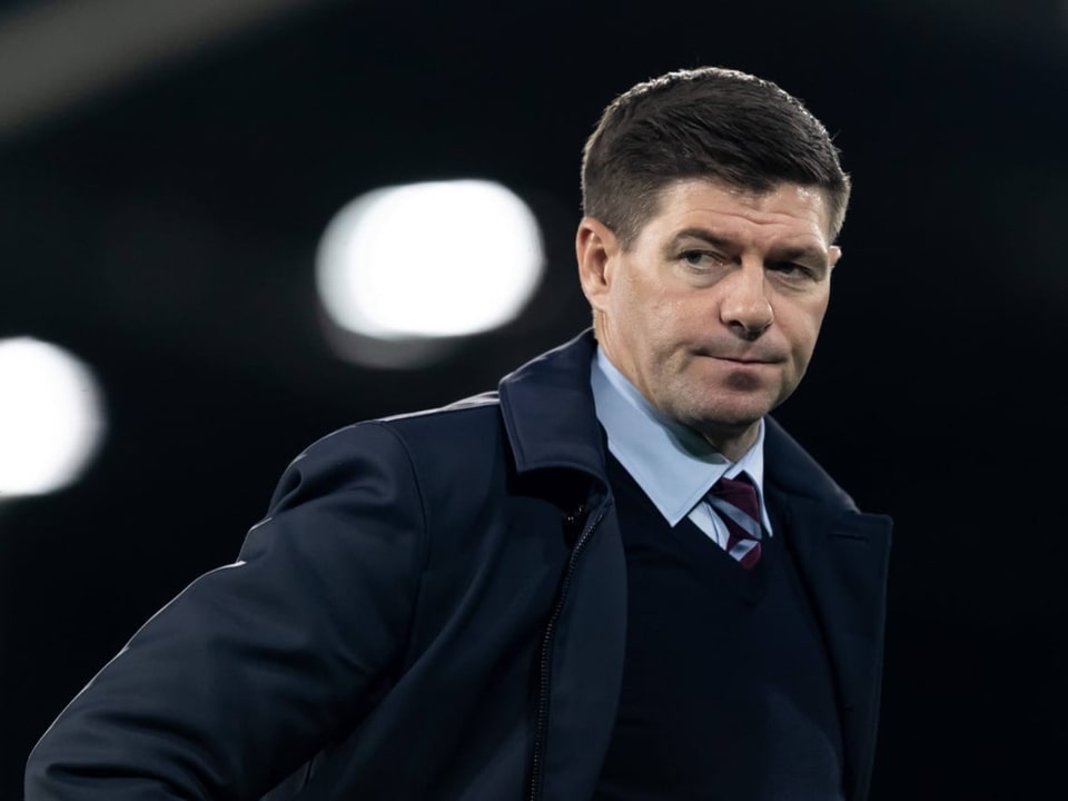 Bei Aston Villa weg Steven Gerrard.