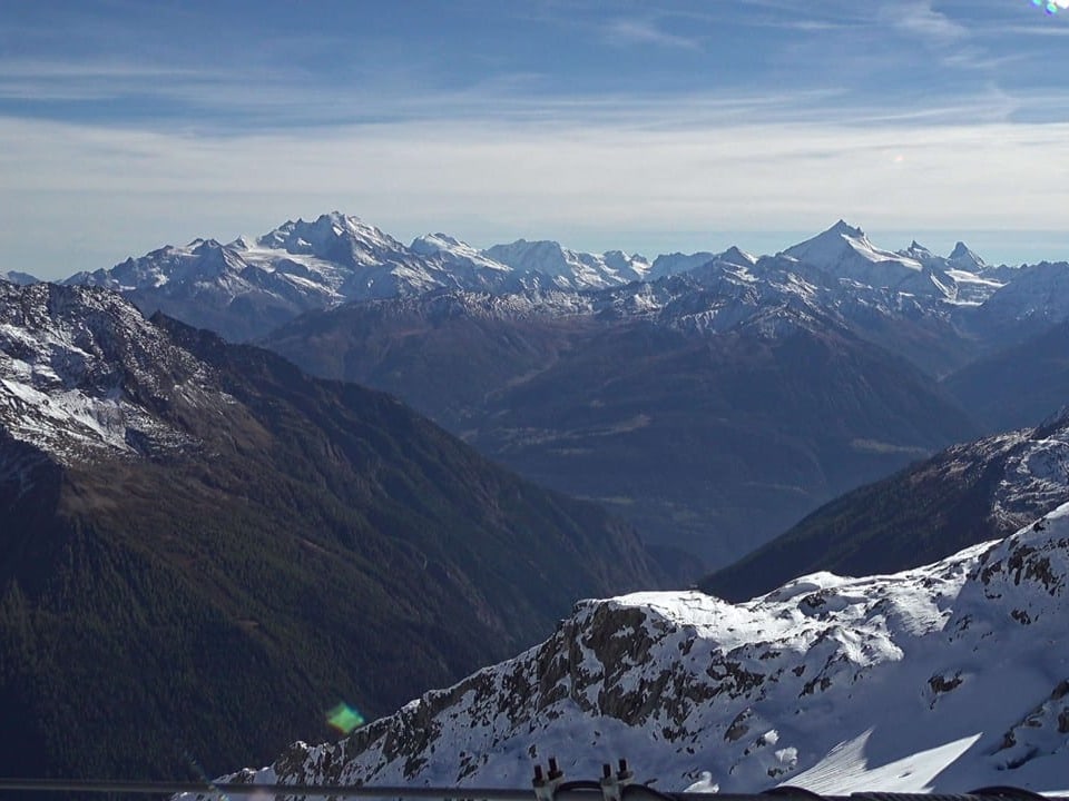 Gute Fernsicht von Berg auf die Alpen.