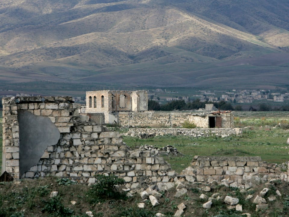 Nur noch Ruinen zeugen von der ehemaligen Stadt Agdam.