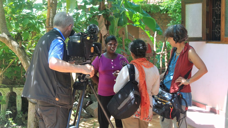 Interview in einem Dorf im Südwesten Sri Lankas.