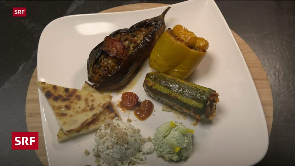 Summergmües, Tag 2 - Gefülltes Sommergemüse an zweierlei Saucen ... Summergmües, Tag 2 - Gefülltes Sommergemüse an zweierlei Saucen ...