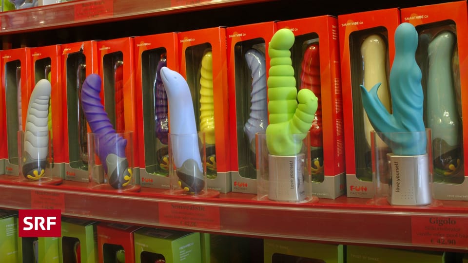 frau in sexy dessous Sex toys: A Brief History main image 0
