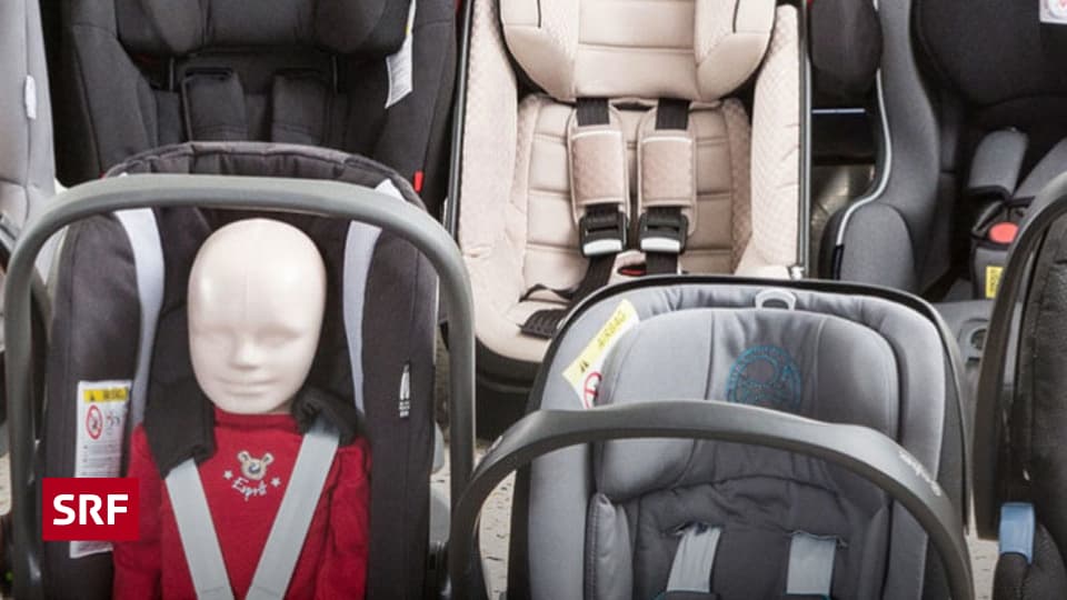 Neuartiges Modell Die Kleinsten Fahren Im Auto Seitlich Am