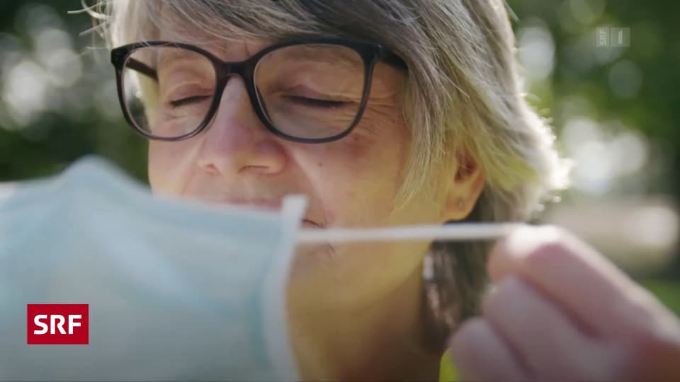 Studentin Aus Fernost Lässt Sich In Der Umkleide Bearbeiten Studentin Aus Fernost Lässt Sich In Der Umkleide Bearbeiten