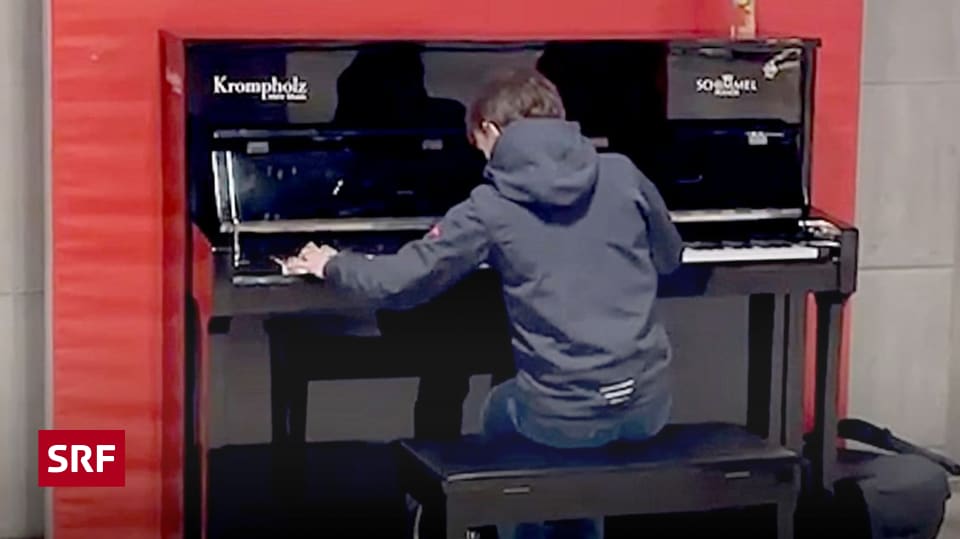 -Pianos-on-Tour-Ein-Junge-ein-Klavier-ein-Bahnhof-und-ein-magischer-Moment