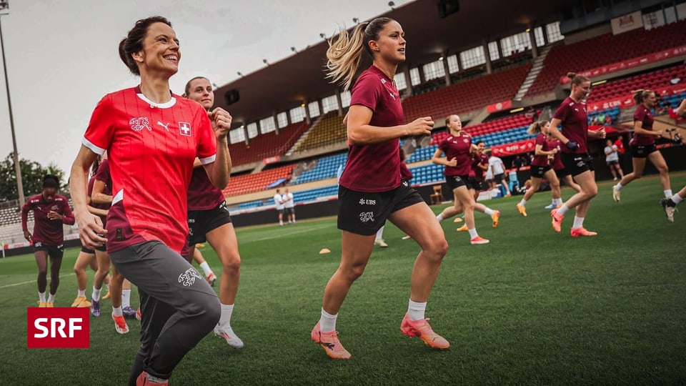 Schweizer-Frauen-Fussballnati-punktet-bei-Mona-Vetsch