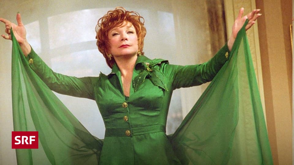 Qizlar boglangan yigitni oyoqlari bilan bogib oldiradilar Yalangoch semiz qizlarning fotosuratlari