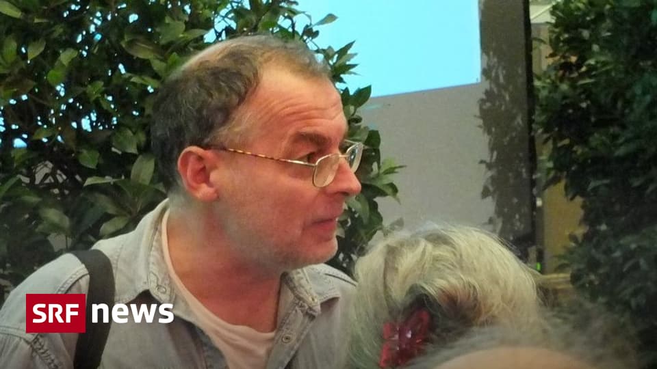 Basel Baselland - Der Basler Grossrat Eric Weber kommt vor ...