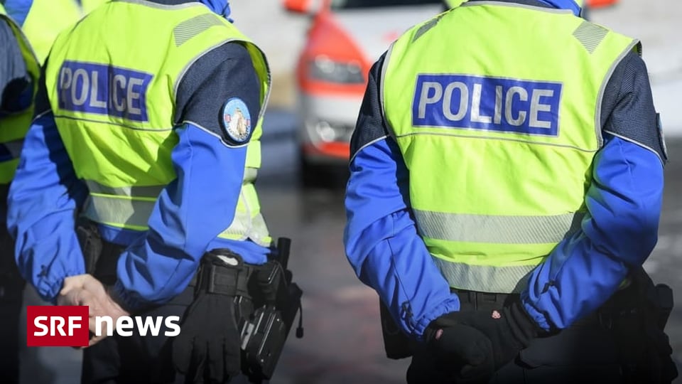 Aufschrei In Paris Mann Zündet Zigarette An Der Preis Sein Aufenthaltstitel - 7w13590