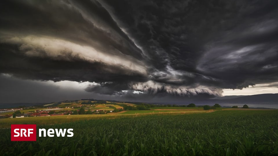 Pictures of the week – Heavy thunderstorms over Switzerland – and other gifs – The news