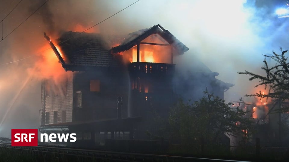 Grossbrand in Bärau: Zwei Mehrfamilienhäuser und Garage in der Nacht zerstört
