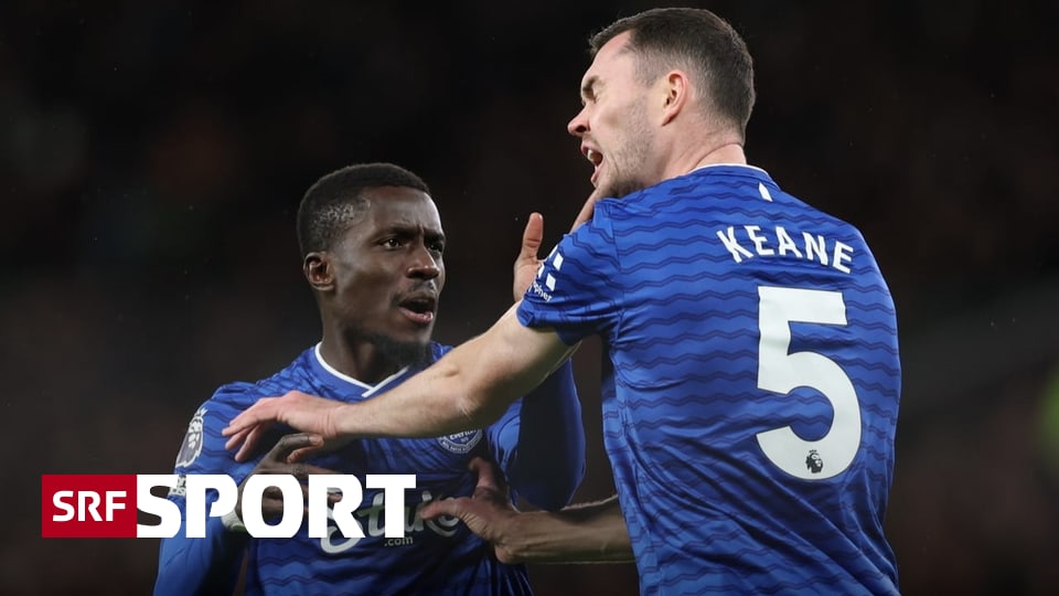 Bei-Sieg-vs-Manchester-United-Evertons-Gueye-sieht-glatt-Rot-weil-er-Mitspieler-ohrfeigt