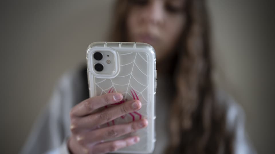 Jugendschutz: EU stellt App für Alterskontrolle im Internet vor - Audio ...