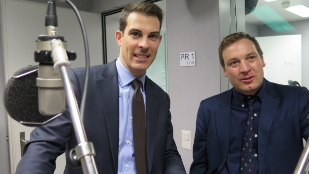 FDP-Nationalrat Thierry Burkart (l.) und SVP-Nationalrat Lukas Reimann nach der Diskussion im Radiostudio Bern.